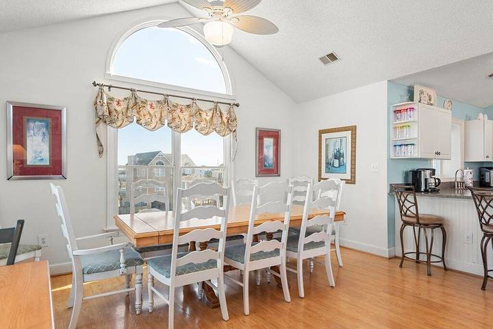 Vacation house for 18 people, with hot tub and yard, with pets in Nags Head