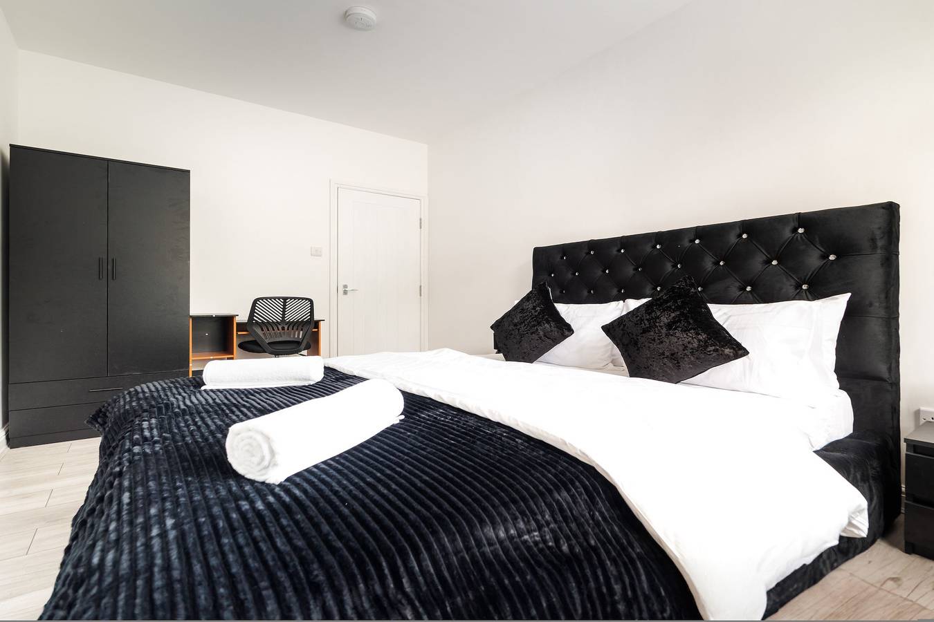 Lux 2Bdr Flat Near Ltn Airport/City Centre in Luton, Chiltern Hills