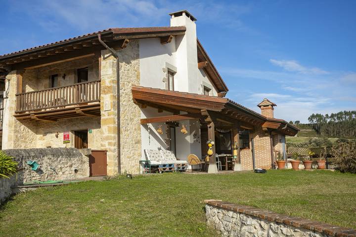 Casa rural para 4 personas, con Balcón además de Terraza y Jardín en Val de San Vicente