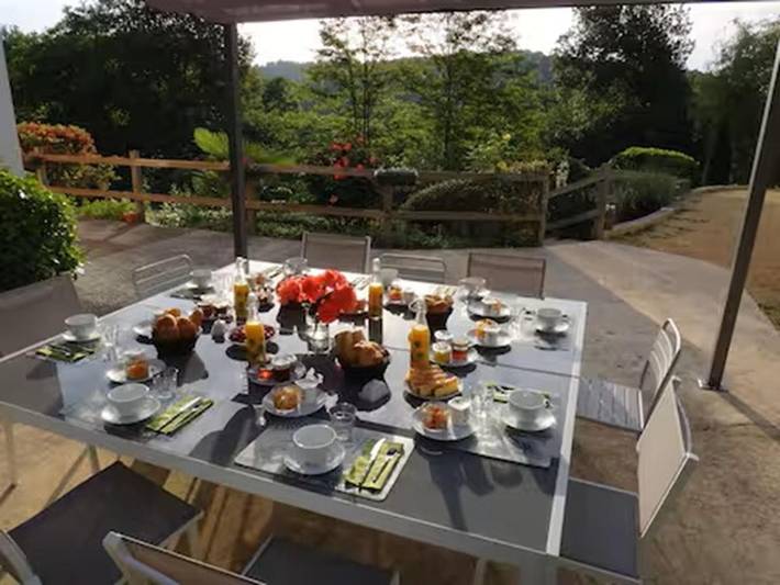 Chambre d’hôte pour 2 personnes, avec terrasse et jardin ainsi que piscine et vue à Sarlat-la-Canéda - 2