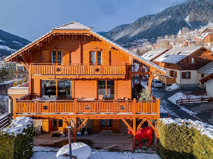 Chalet pour 7 personnes, avec Balcon et Jacuzzi ainsi que Terrasse et Jardin dans Serre Chevalier