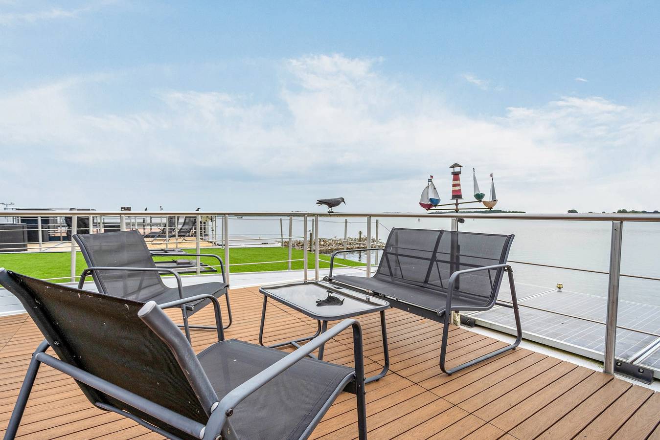 Hausboot 'Emma Blue' mit Seeblick, privater Terrasse und Wlan in Röbel, Müritz