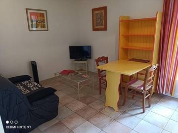 Location de vacances pour 3 personnes, avec vue ainsi que jardin et piscine à Massillargues-Attuech