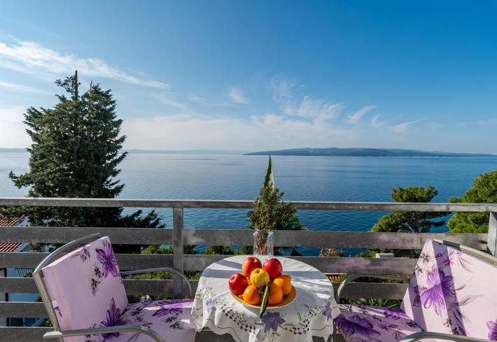 Ferienwohnung für 4 Personen, mit Ausblick und Garten sowie Sauna, mit Haustier in Krvavica