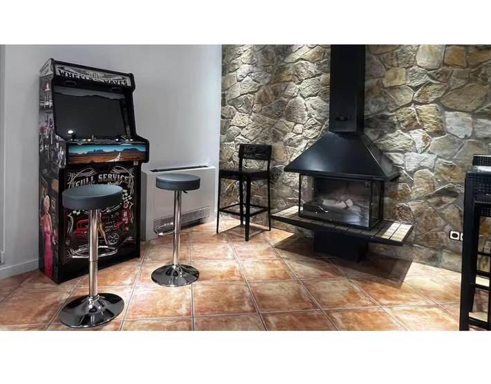 Chalet para 10 personas, con piscina para niños y piscina además de jardín y vistas en Alt Penedès - 2