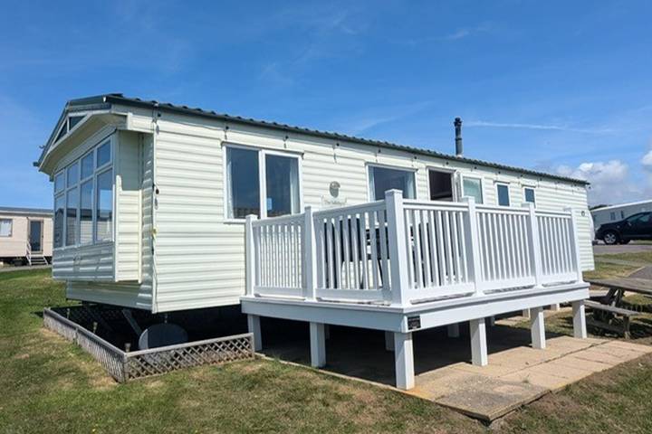 Holiday rental for 8 people, with balcony and pool as well as lake view, child-friendly in Jurassic Coast
