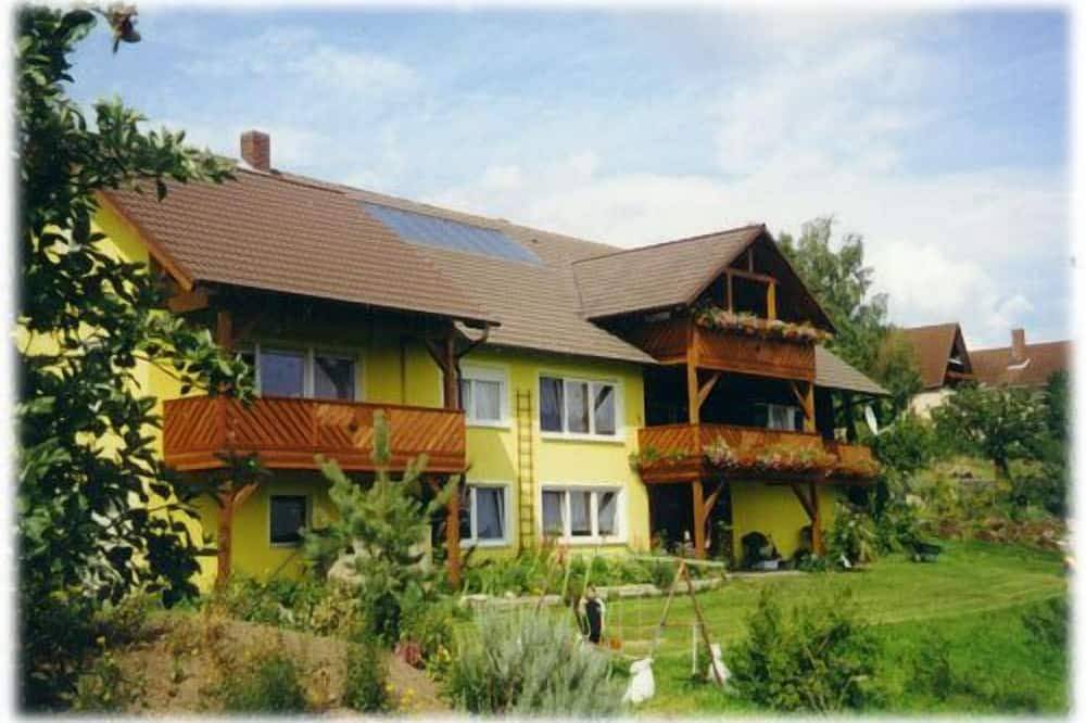 Ganze Wohnung, 50qm große Ferienwohnung mit ebenerdiger Dusche und zwei Schlafzimmer in Haundorf, Fränkisches Seenland