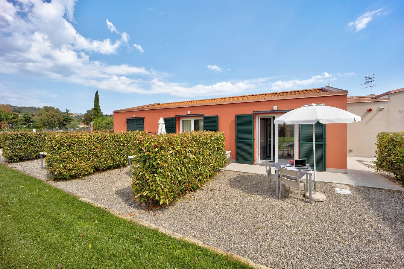 Ganzes Studio, Ferienwohnung 'Monolocale Rebi' mit gemeinschaftlichem Pool, Garten und Wlan in Imperia, Riviera di Ponente