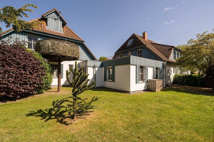 Ferienwohnung für 4 Personen, mit Balkon und Garten sowie Sauna und Ausblick in Wieck am Darß