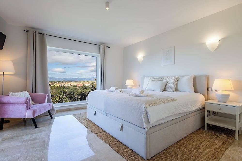 Mediterrane Meerblick Villa with 5 Bedrooms in Sa Torre, Llucmajor
