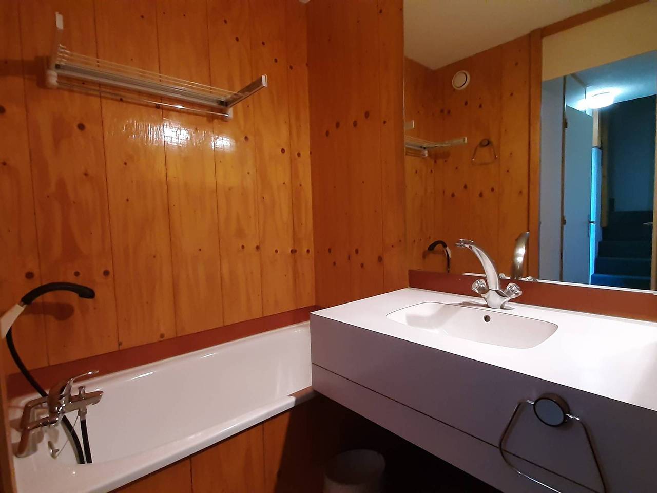Entire apartment, Duplex apartment sleeps 7, slopes, shops, parking, balcony in Méribel-Mottaret, Les Allues
