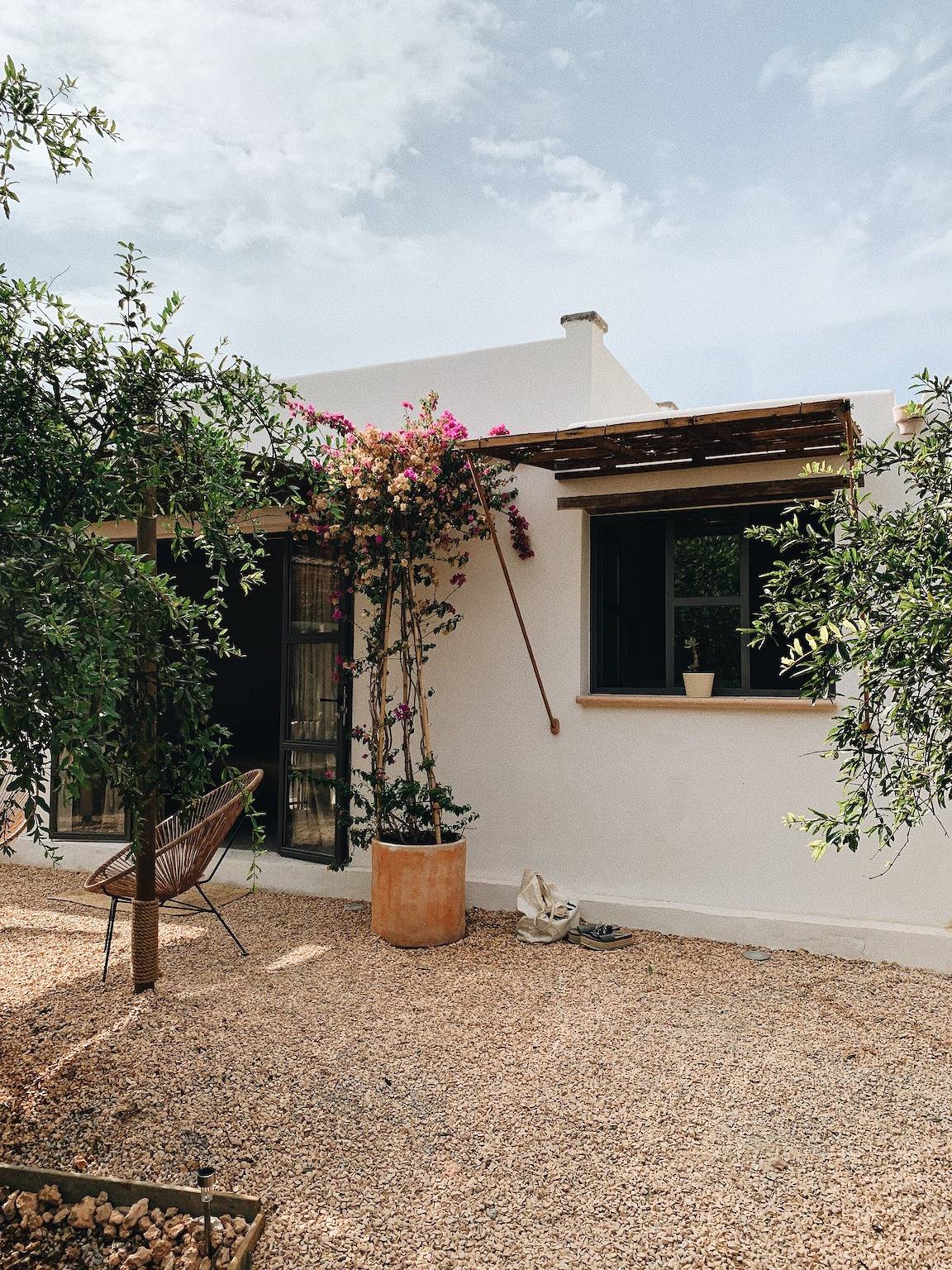 Entire studio, Rural House 'Sa Caseta Mallorca Studio' with Mountain Views, Shared Pool and Wi-Fi in Algaida, Majorca Center