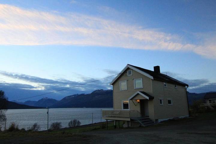 Ferienhaus für 8 Personen, mit Seeblick und Garten sowie Ausblick in Lyngen - 3