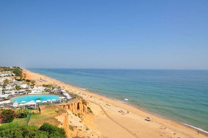 Casa de férias para 6 pessoas, com varanda e jardim e ainda piscina em Vale do Lobo