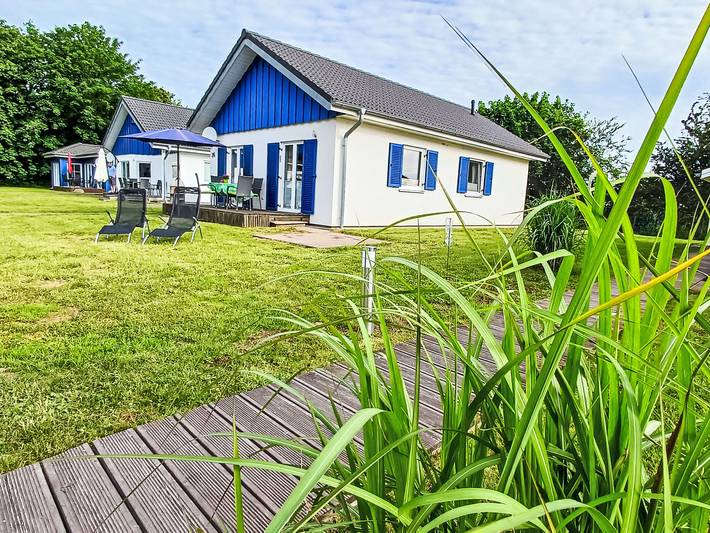 Ferienhaus für 4 Personen, mit Terrasse und Garten in Altefähr