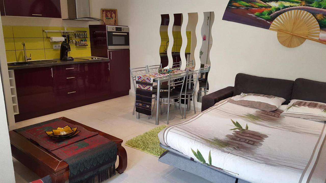 Appartement entier, One-Bedroom Apartment in Aubais, Côte méditerranéenne (France)