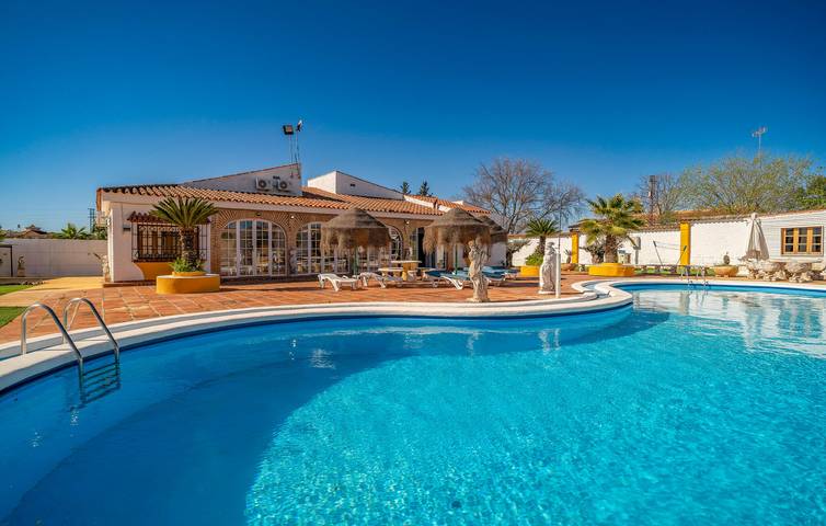 Luxuriöses Apartment am Pool mit AC und Parkplatz in Puente Genil, Córdoba Provinz