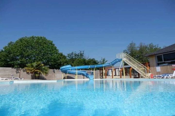 Camping pour 4 personnes, avec bassin pour enfant à Fouesnant