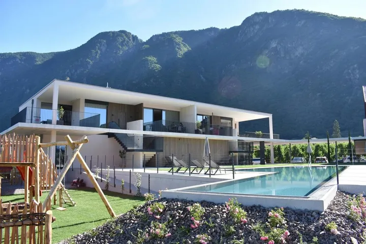 Appartamento vacanze per 3 persone, con giardino e panorama nonché piscina - 1