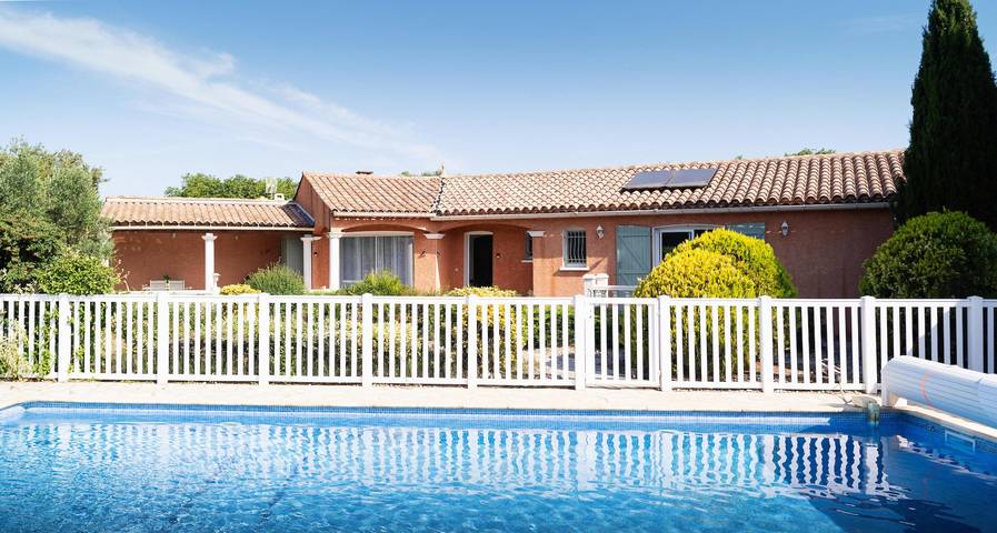 Gîte pour 6 personnes, avec piscine