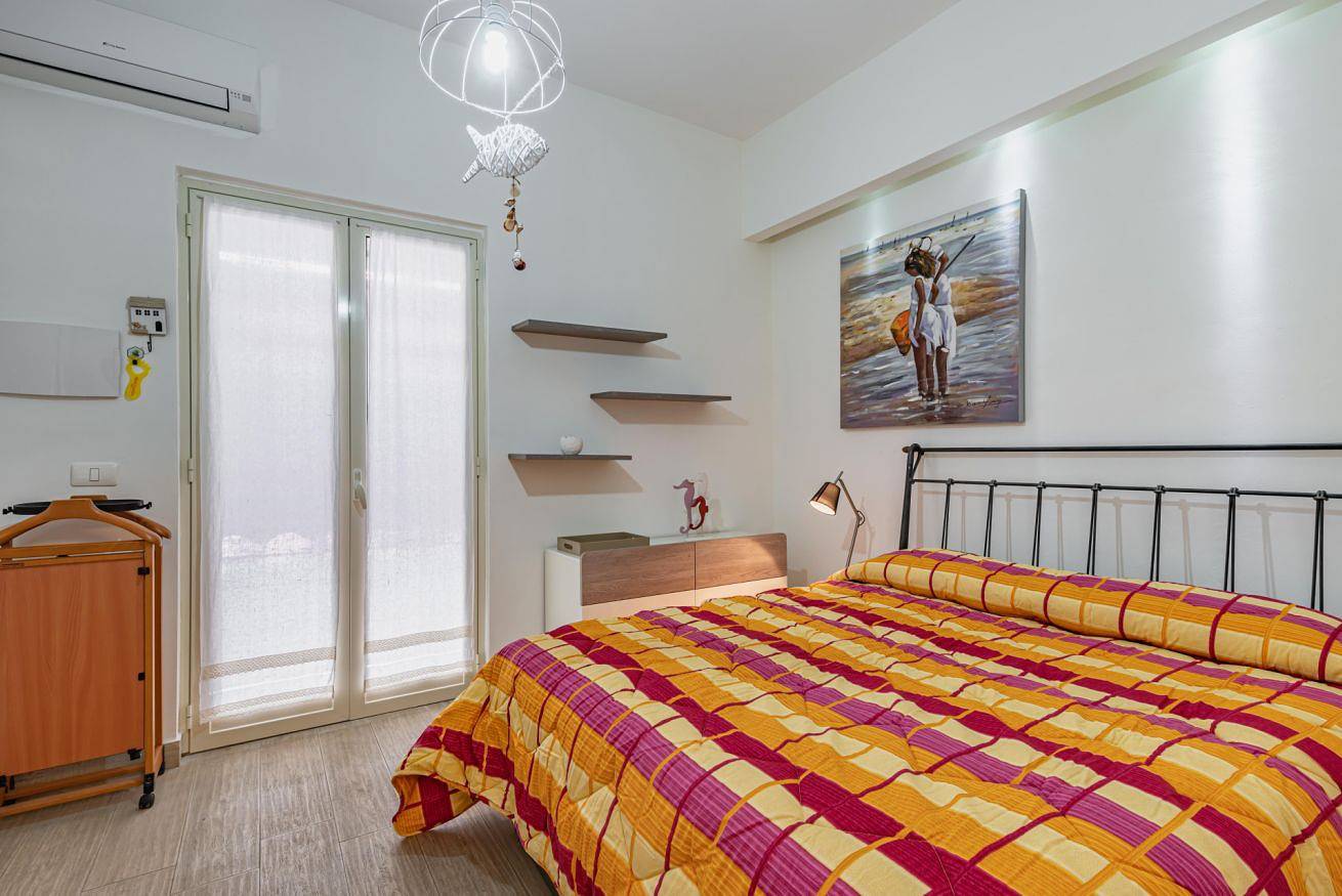 Appartamento intero, Naxos Bay Flat with Terrace 50 meters from the Sea in Schisò, Giardini-Naxos