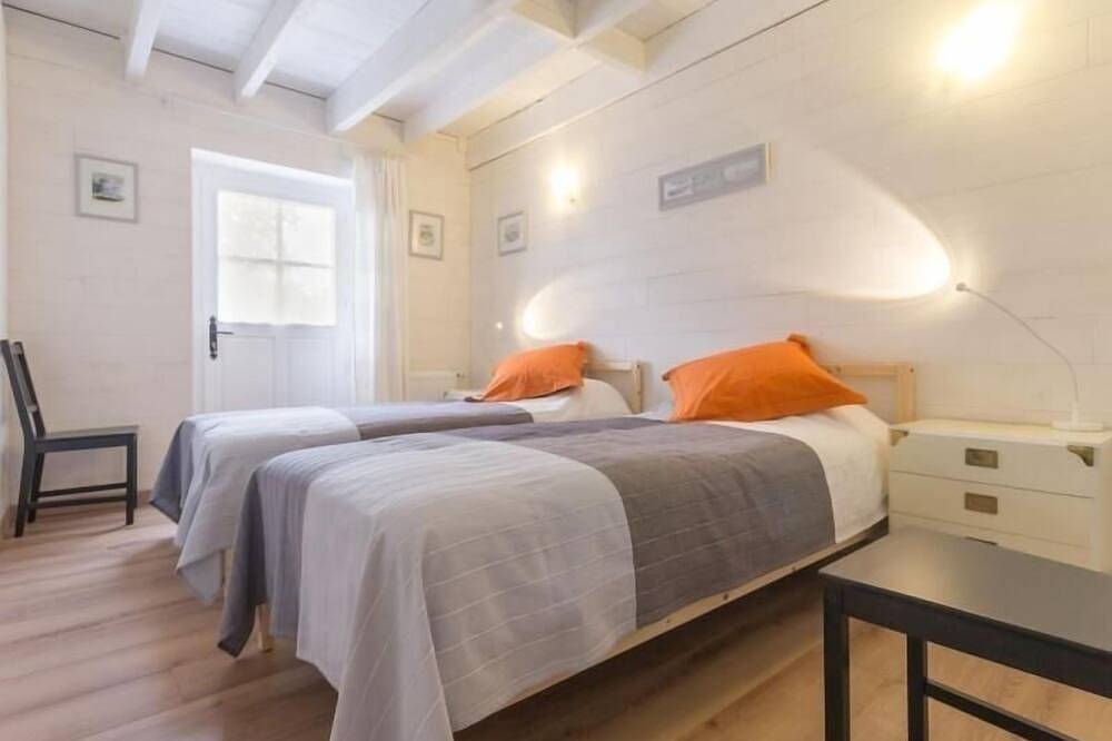 Retiro breton renovado con jardín, cerca del Parque de Brière y playas, ¡ideal para familias! in Donges, Valle del Loira