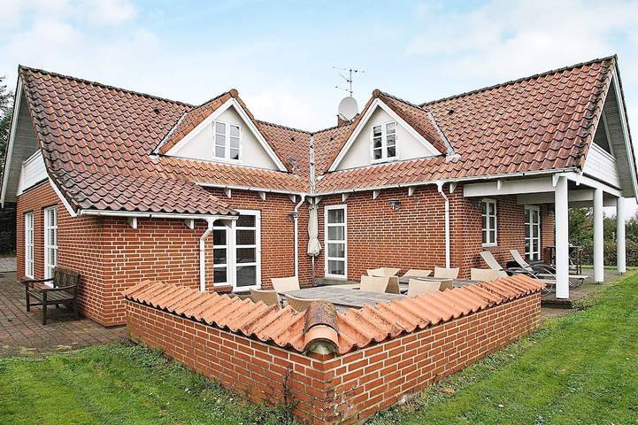 Ferienhaus für 10 Personen, mit Pool und Sauna sowie Terrasse und Whirlpool