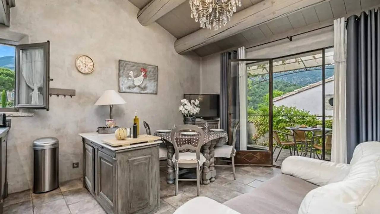 Entire holiday apartment, Ferienwohnung für 4 Personen (58 m²) in Commune d'Oppède in Oppède, Parc naturel régional du Luberon