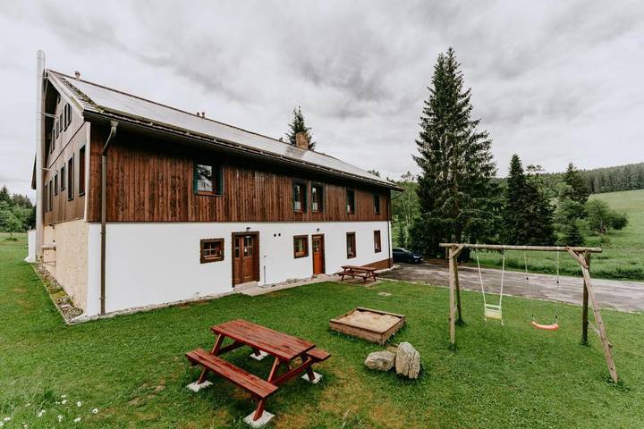 Ferienhaus für 36 Personen, mit Whirlpool und Garten sowie Sauna im Böhmerwald