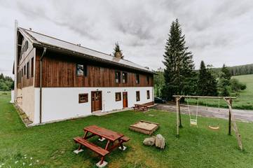 Ferienhaus für 36 Personen, mit Sauna und Whirlpool sowie Garten im Böhmerwald