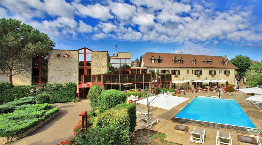 Hôtel pour 3 personnes, avec Terrasse et Jacuzzi ainsi que Jardin et Piscine à Capdenac-Gare