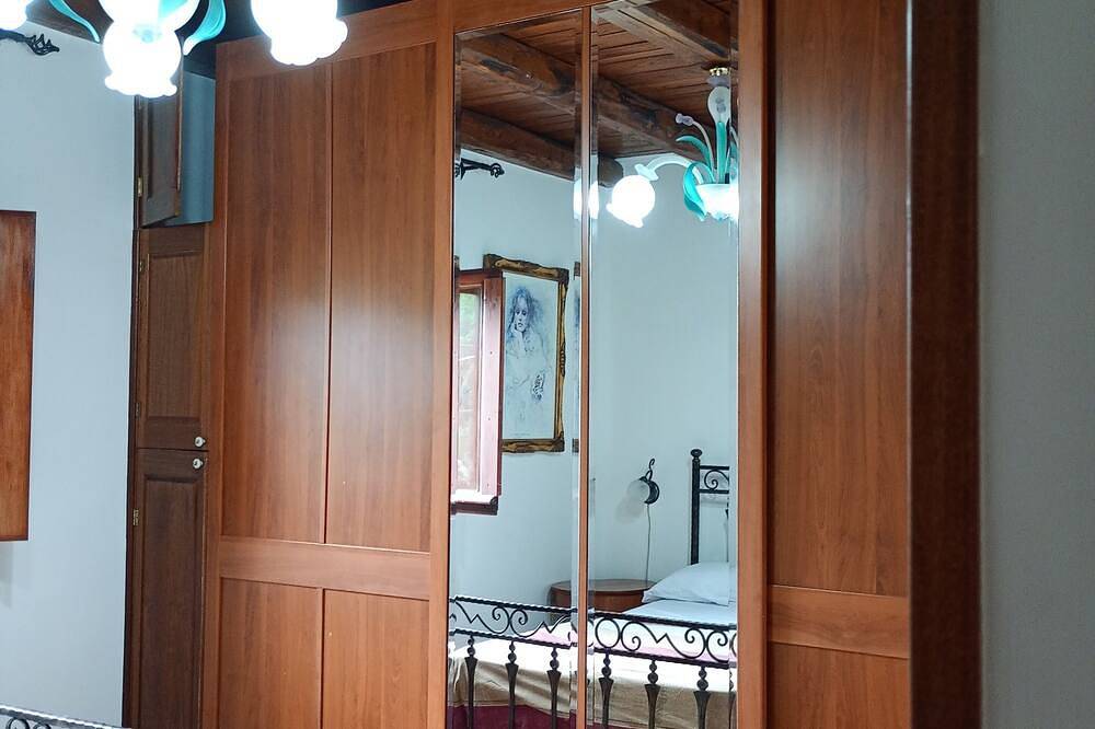 Independent villa with private beach on the lake in Manziana, Lake Bracciano