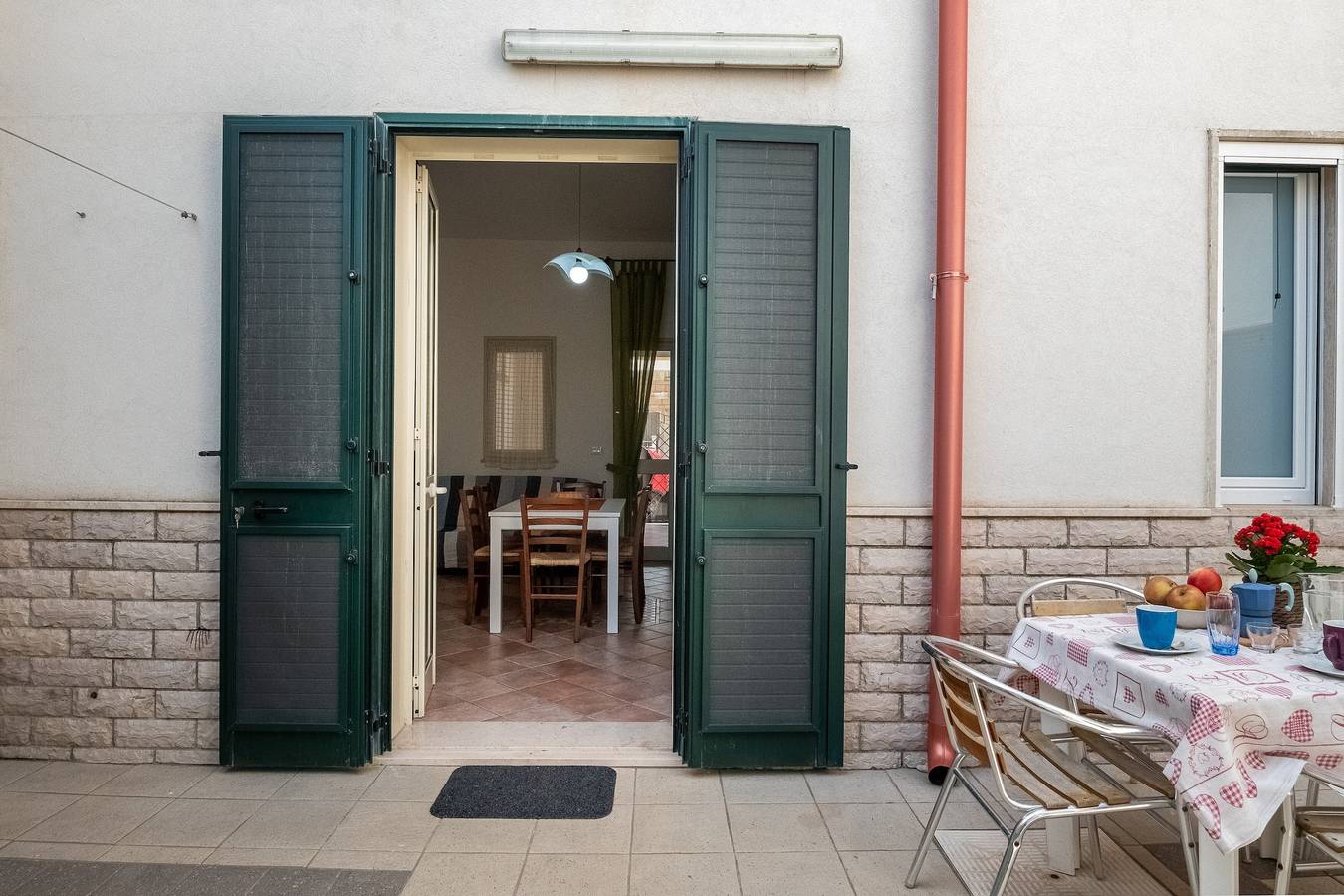 Ferienhaus "Kalocéri" nahe dem Strand mit Terrasse und Außendusche in Melendugno, Lecce Provinz