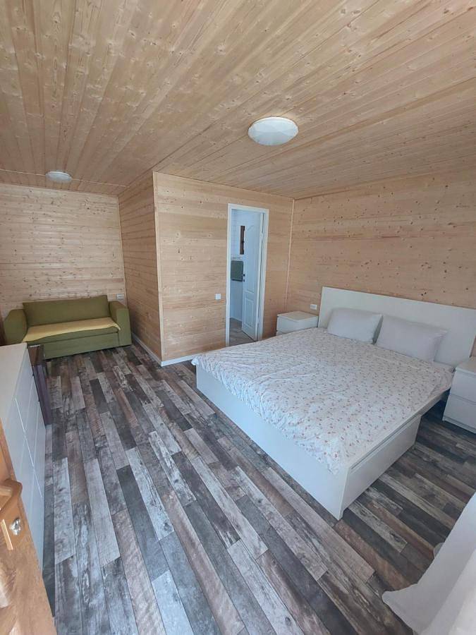 Gîte pour 5 personnes, avec jardin et bassin pour enfant ainsi que piscine et vue