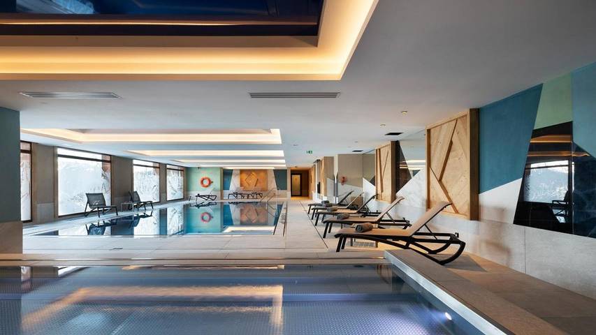 Appart’hôtel pour 4 personnes, avec sauna et jacuzzi ainsi que piscine et balcon