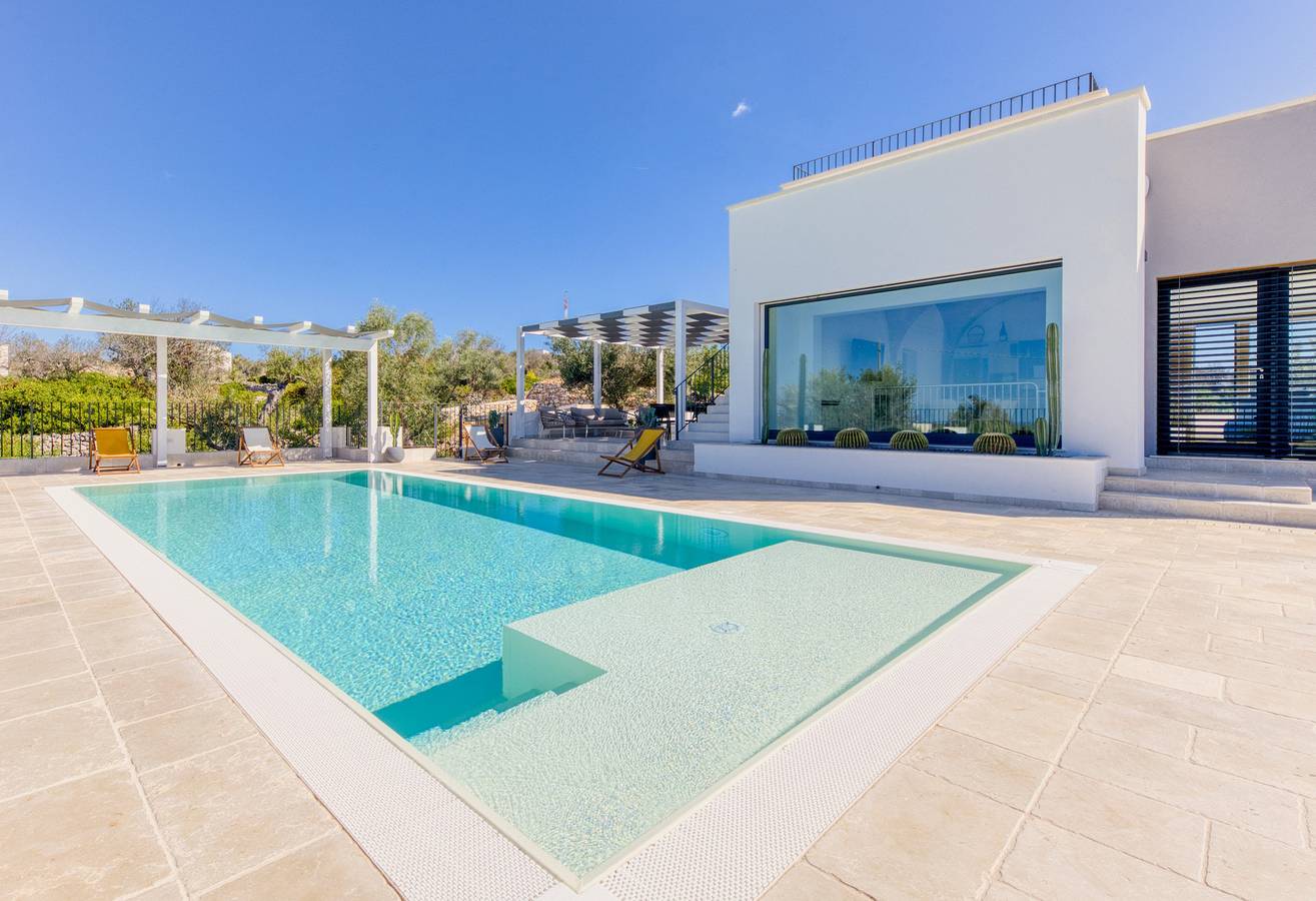 Magnifica villa con piscina riscaldata, vista 270° in Castrignano del Capo, Golfo di Taranto