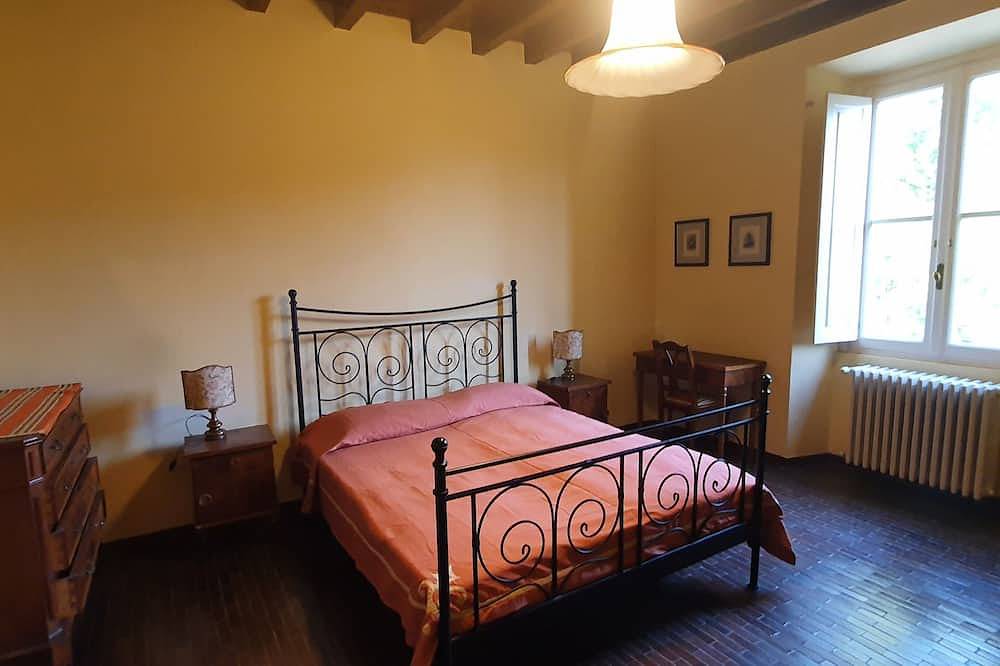 Villa in a centuries-old park in upper Brianza in Erba, Brianza