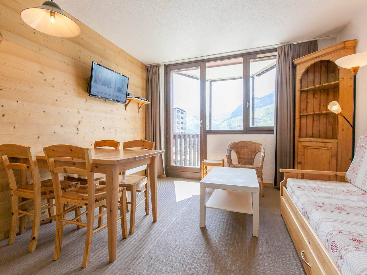 Entire studio, Studio for 4 with balcony, Wi-Fi and ski locker in Avoriaz in Morzine, Les Portes du Soleil