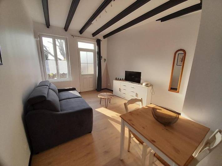 Gîte pour 2 personnes, avec jardin ainsi que vue et terrasse dans Cormery