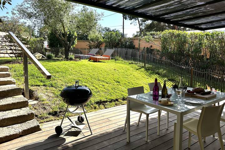 Maison de vacances pour 4 personnes, avec jardin ainsi que terrasse et piscine