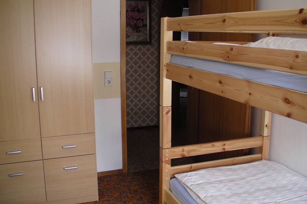 Ganze Wohnung, 110 qm, max. 6 Personen, ruhige Lage, verkehrsgünstig in Landstuhl, Saar-Nahe-Bergland