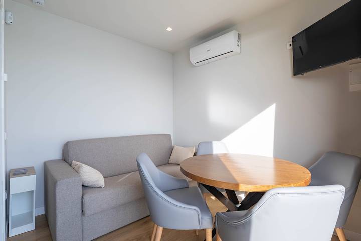 Ganze Wohnung, Ferienwohnung 'Bungalow 1' mit Meerblick, Wi-Fi und Klimaanlage in Posmarcos, A Pobra do Caramiñal