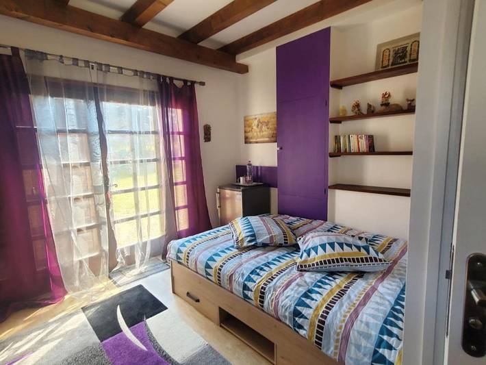 Location de vacances pour 2 personnes, avec Terrasse et Jardin ainsi que Piscine et Vue sur le lac à Thonon-les-Bains