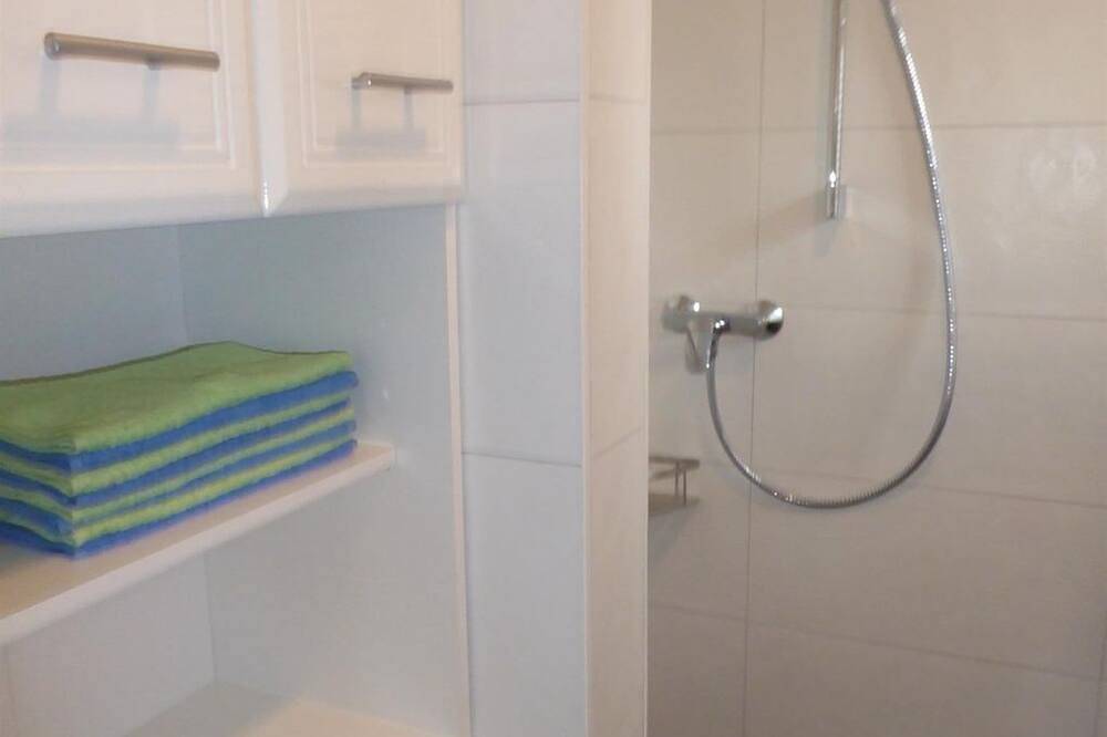 Ganze Wohnung, Ferienwohnung \"Landhaus im Grünen\" - App. \"Landhaus im Grünen\", Dusche in Bad Zwischenahn, Ammerland