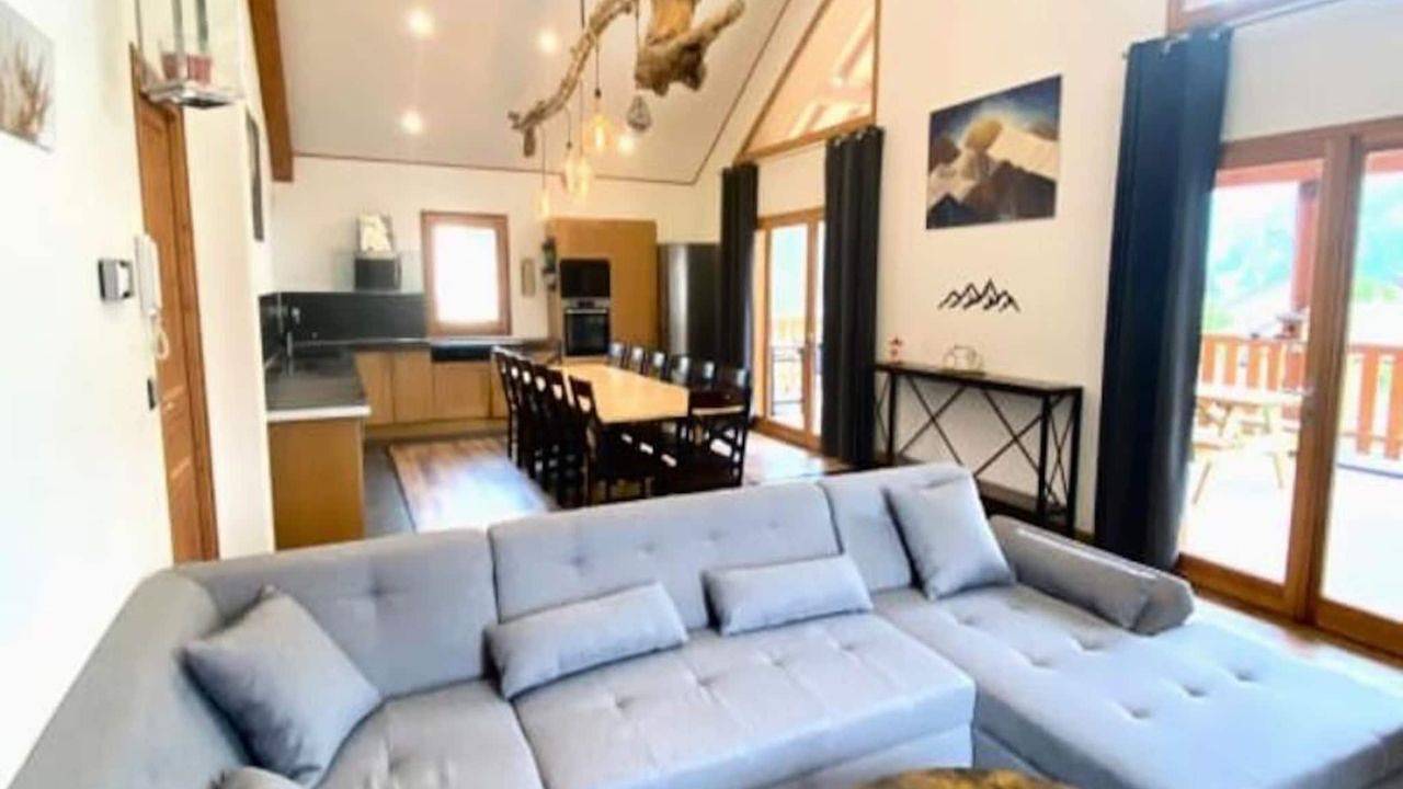 Entire holiday apartment, Ferienwohnung für 14 Personen (220 m²) in Saint-Jean-de-Maurienne in Saint-Jean-de-Maurienne, Saint-Jean-de-Maurienne region