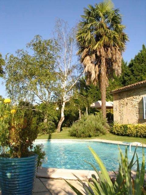 Cottage pour 2 personnes, avec jardin ainsi que vue et piscine à Pujols (Gironde)