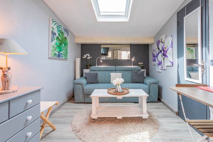 Hel studio-lejlighed, Studio "404" with Shared Pool, Private Terrace, and Wi-Fi in Le Muy, Middelhavskysten (Frankrig)