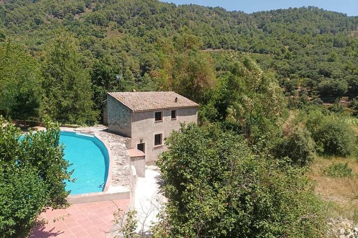 Gîte pour 6 personnes, avec Balcon ainsi que Jardin et Piscine