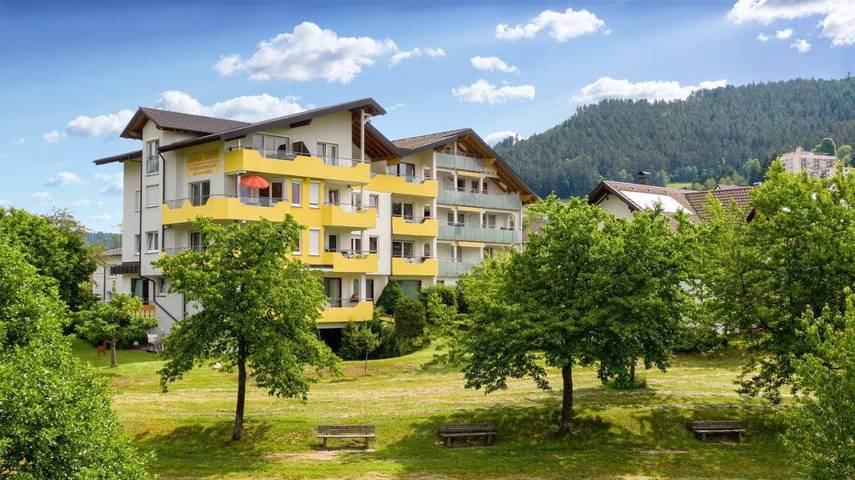 Chambre d’hôte pour 4 personnes, avec Balcon et Terrasse ainsi que Jardin et Vue à Baiersbronn