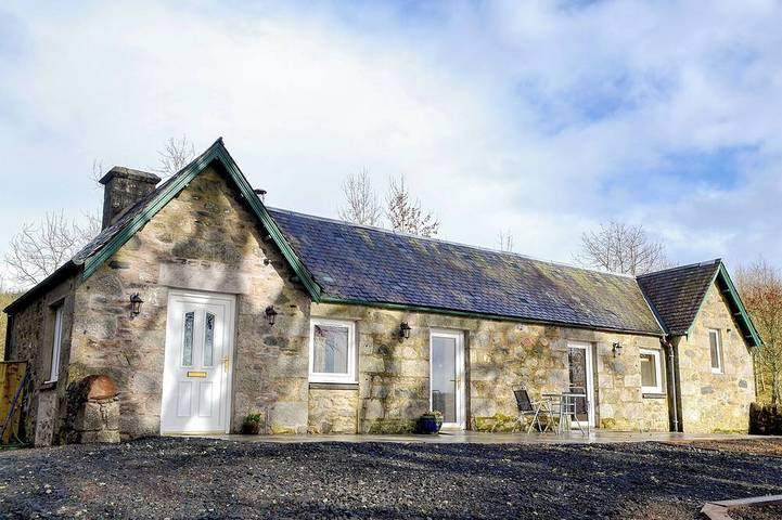 Log cabin for 2 people, with garden in Glenshee
